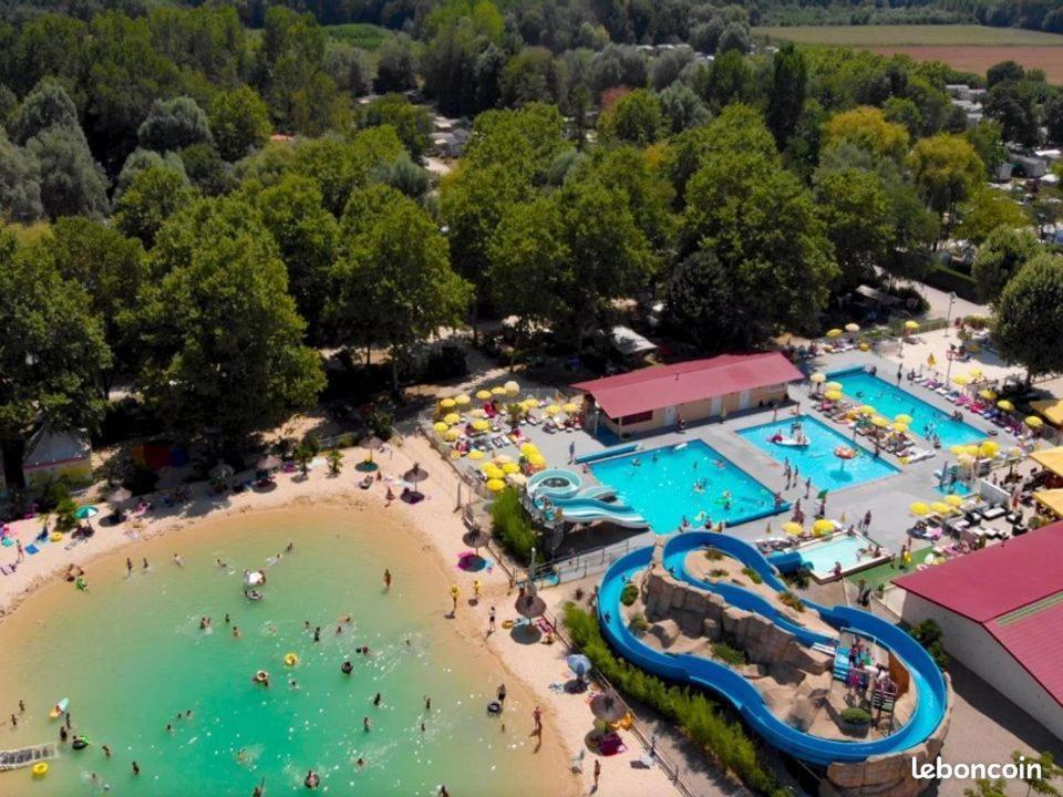 Mobilhome 6 Personnes Camping 4* Chateauneuf-de-Galaure Exteriör bild