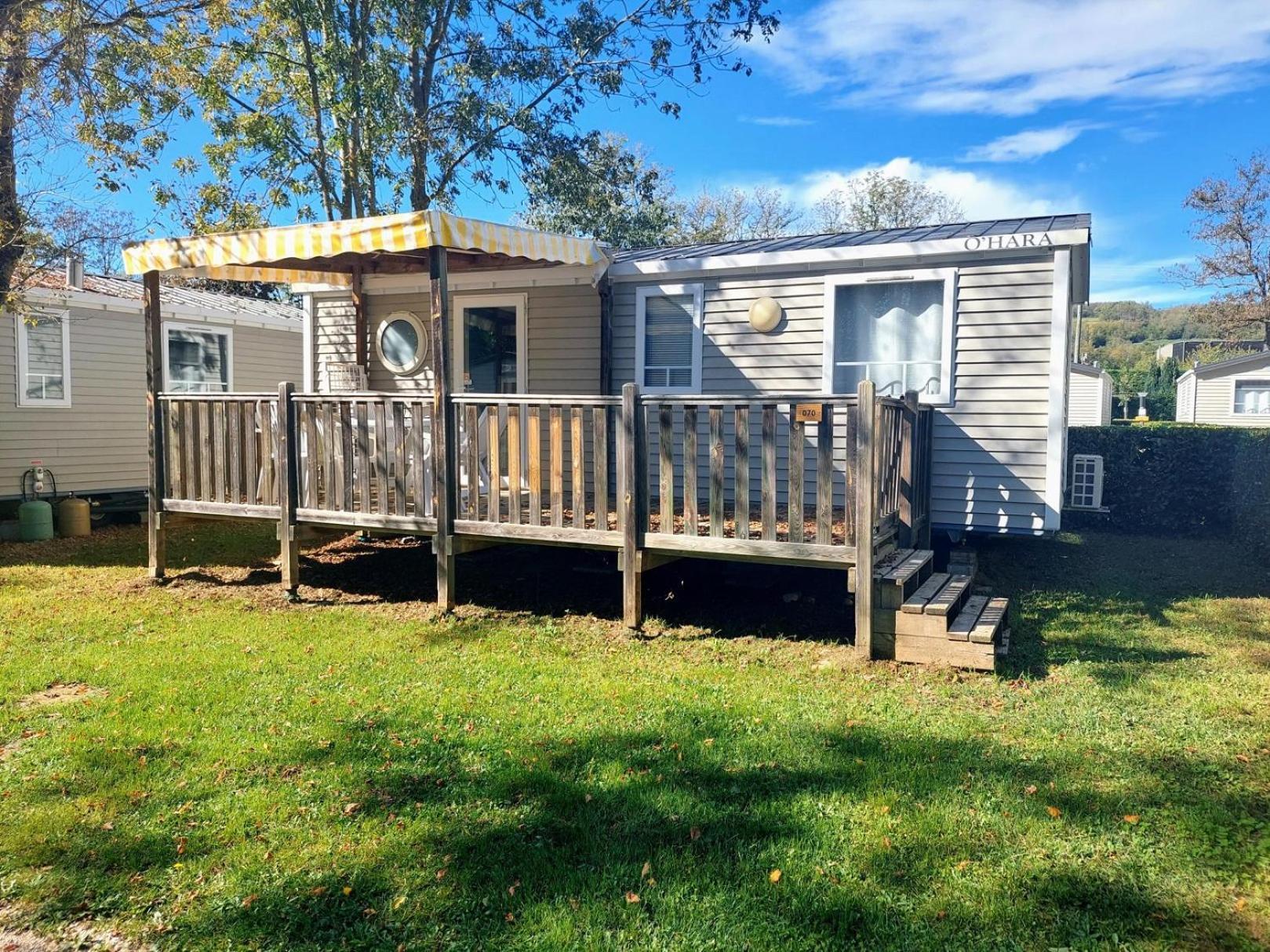 Mobilhome 6 Personnes Camping 4* Chateauneuf-de-Galaure Exteriör bild